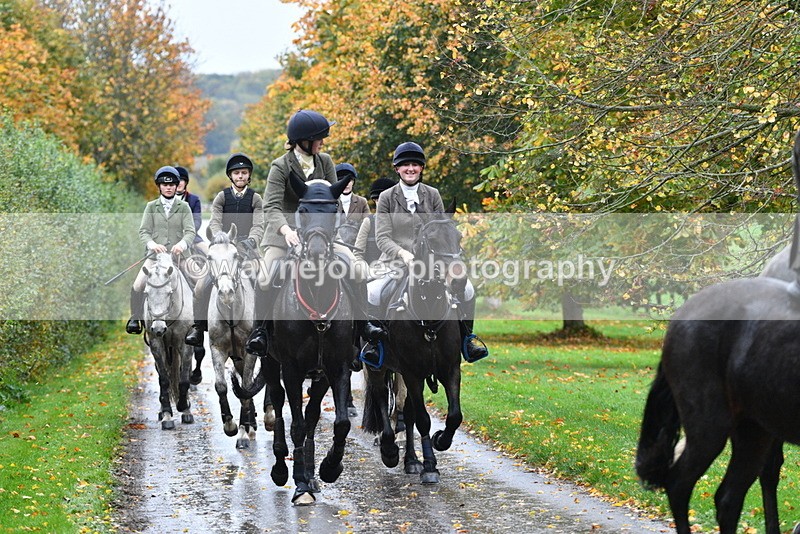 WJ5_6349 - B&B walk back for Hunt Tea !