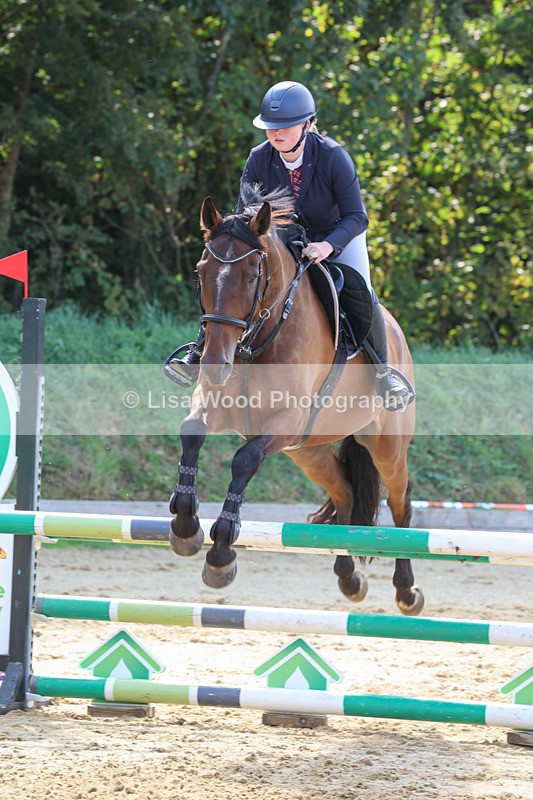 3E7A1009 - Class 4: Senior British Novice/90cm open