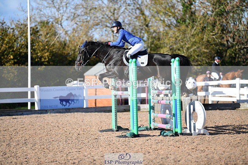 231110A-135017-00679 - Cls 5 Newcomers & 1.10m Open