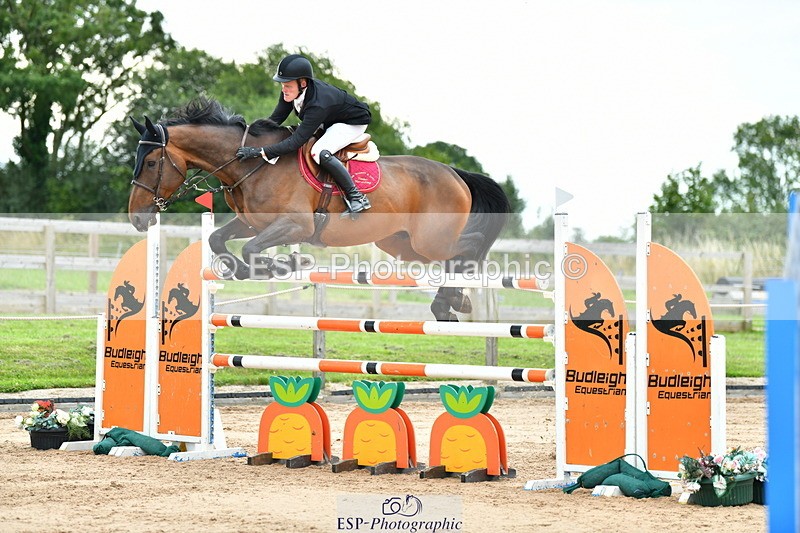 230720A-153100-03907 - Cls 9, 2 Star Big 1.40m Start to break