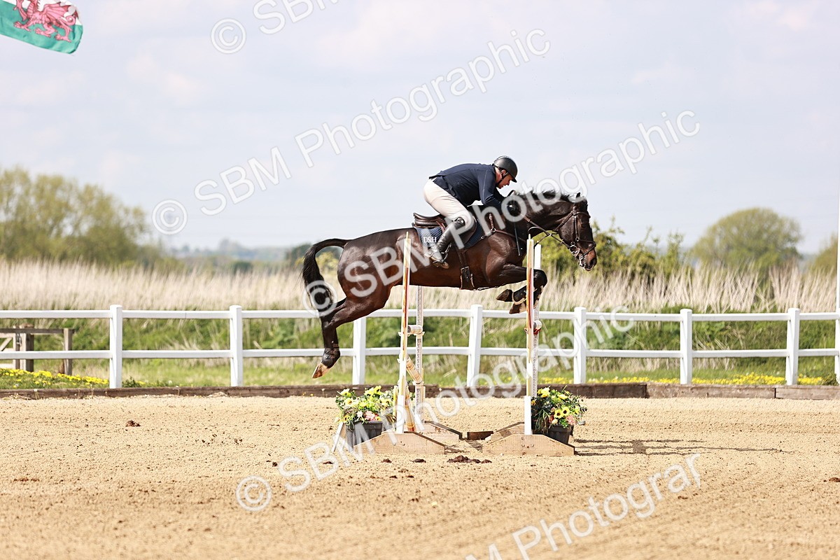  - Class 26 - Senior Foxhunter - 1.20m