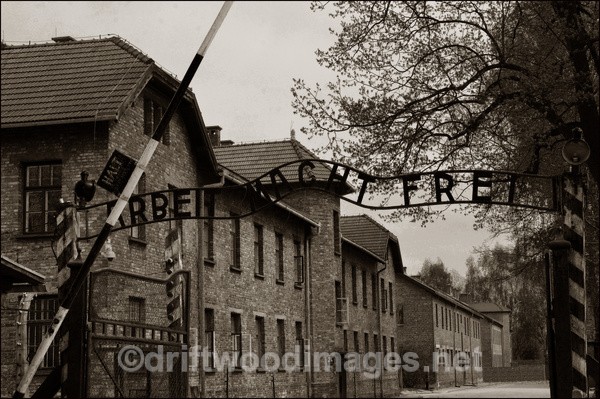 Auschwitz entrance main 4 sepia - Auschwitz/Birkenau