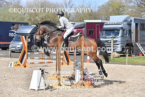 BPP_3823 - CLASS 3 FRI Senior British Novice/ 90cm Open