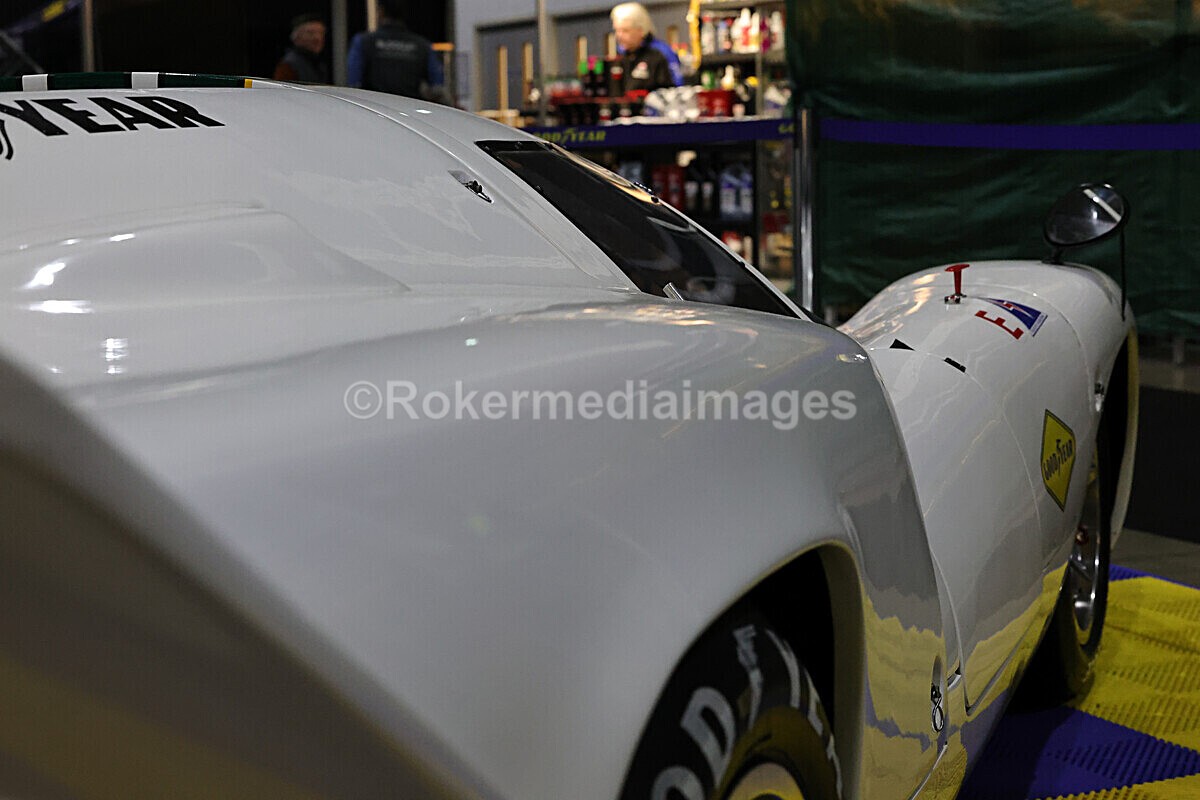 RETRO-14 - Race Retro