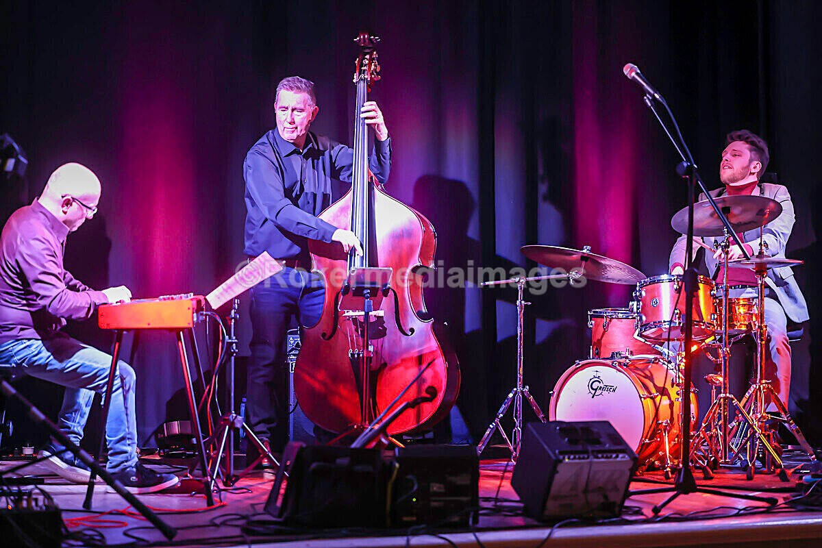 AMP  Ben-15 - AMP TRIO + Ben Holder