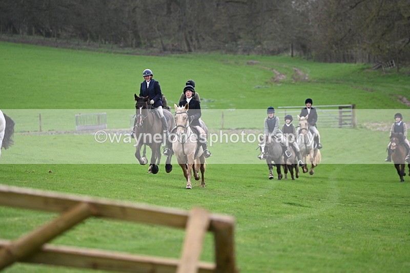 WJ6_9135 - Line Three