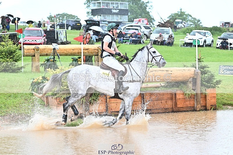 240526-124117-22125 - 404-DEERPAIRC_REVELRY-Max_Warburton