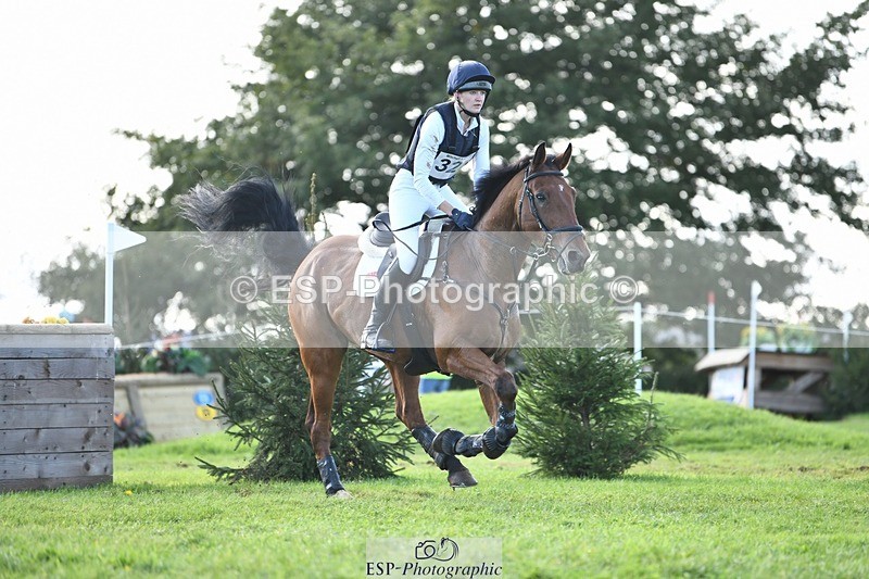 231022-144910-29078 - 327-ENSOR.VAN.HET.HELLEHOF-Francesca.Swallow-XC