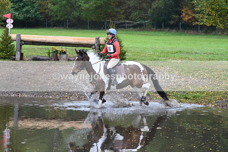 WJ7_3186 - Time 10:47 to 11:11 at the water