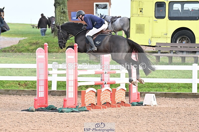 231209A-121708-01739 - Cls 12 Newcomers & 1.10m Open