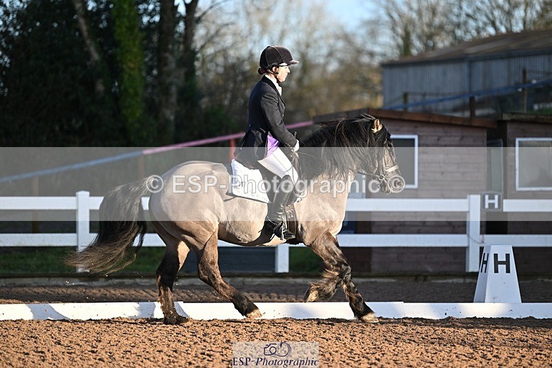 241214-093716-00986 - 117-Janine.Paterson-Pottertonpark.Mulreesh