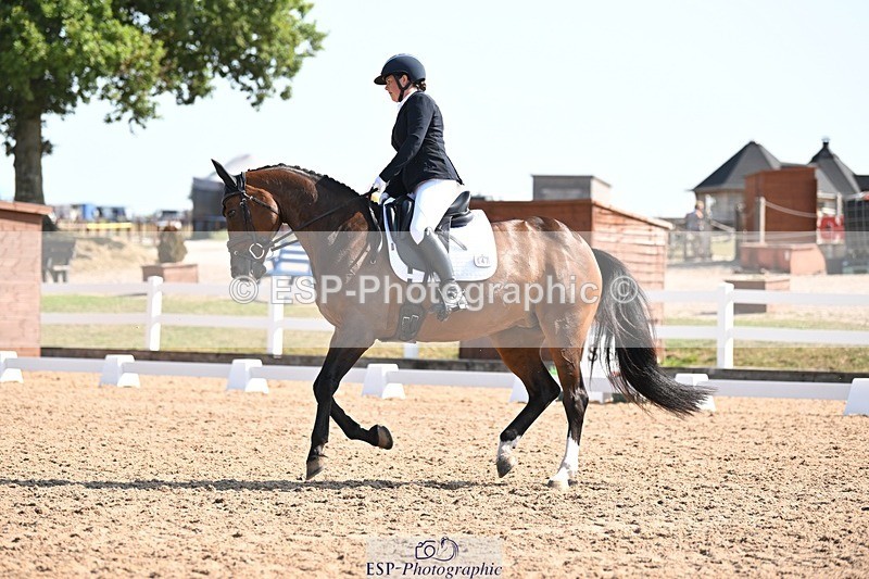 250816-105047-03468 - 047-Hannah.RogersWoodendfarm.Viva