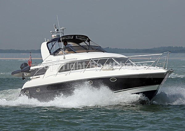 120810 ZYLPHA FAIRLINE PHANTOM 43AC WT7A0233 - Flybridge Cruisers