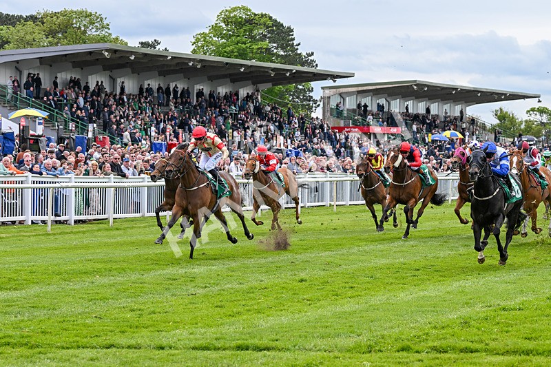 160526-Race 4-Right And Exact-9703 - Race 4 3.37pm Sky Bet For The Fans Handicap