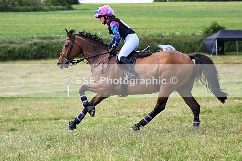 240630X-140723-7896 - 336-Tichy_Sanders-SPARHANGER_VELVET