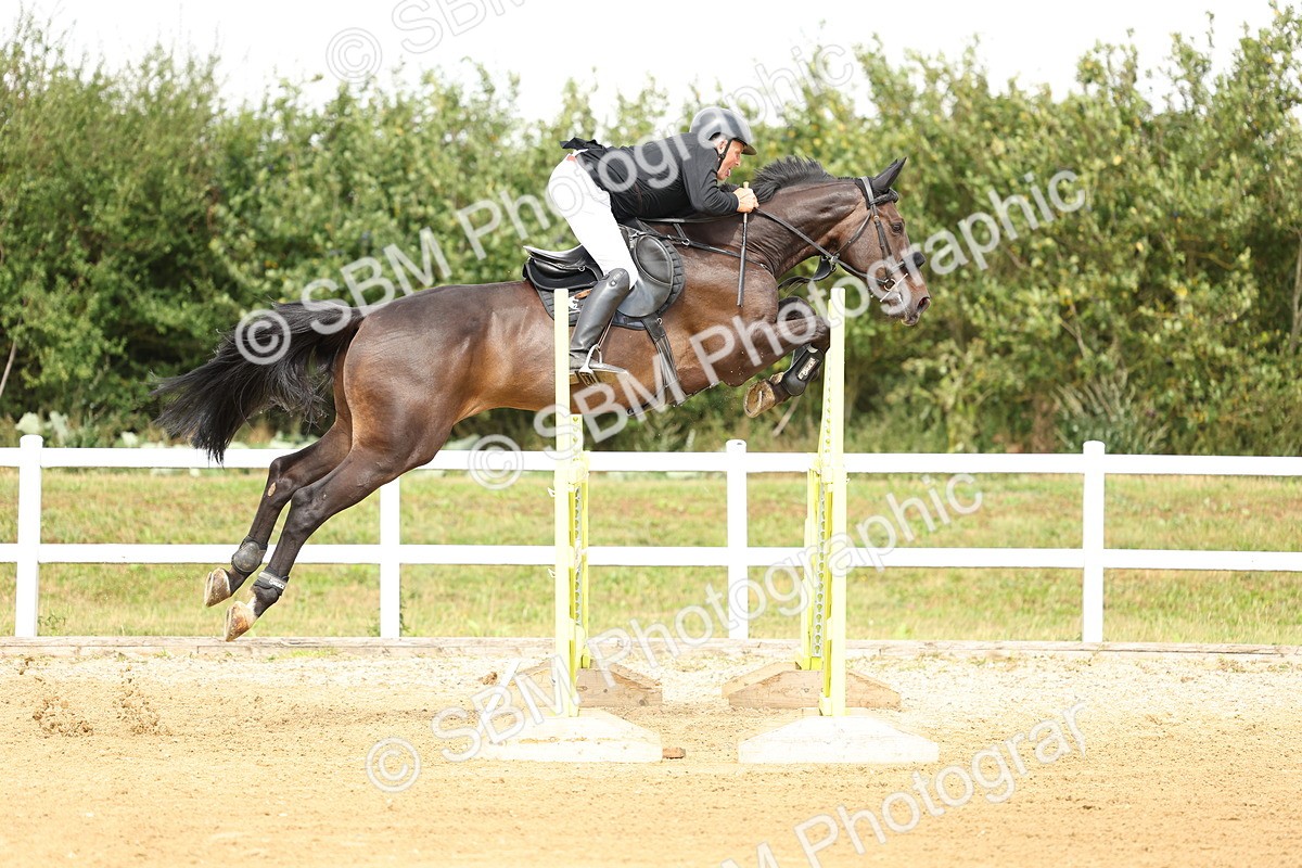 SBM_010353 - Class 4 - Senior Foxhunter - 1.20m Open