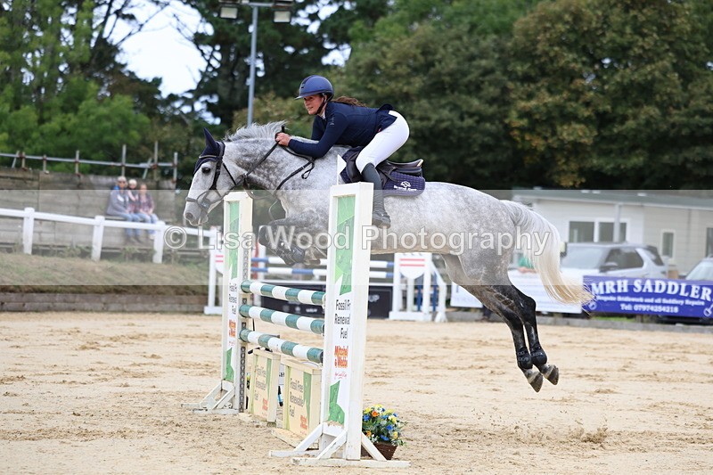 3E7A3194 - Class 8: Senior Newcomers/1.10m open