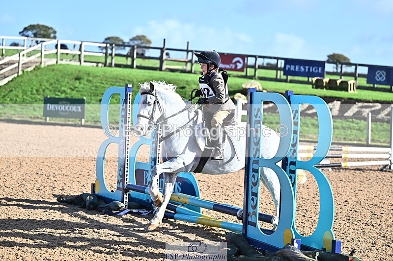 261027-113854-00068 - Clear Round and 60cm