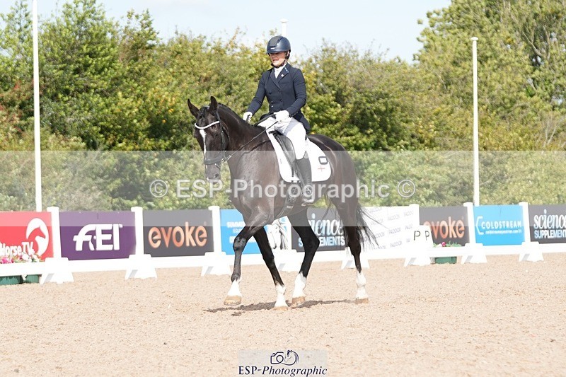 250906-115347-02051 - 034-Jasmine.SmithNigrasine.Rain