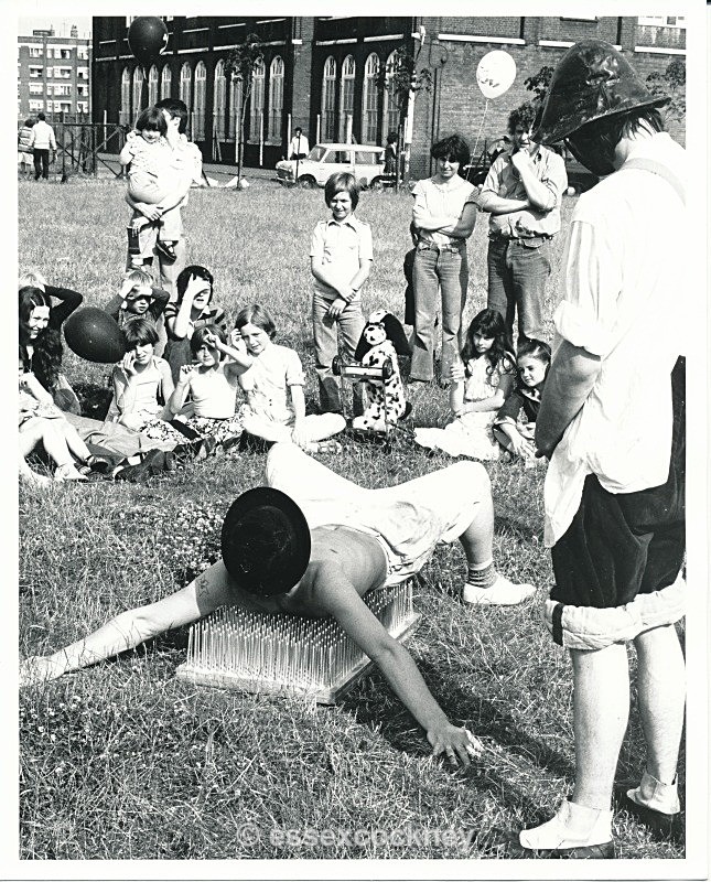  - Fun day out at Weavers Fields Park bethnal green 1970s
