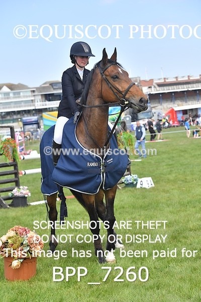 BPP_7260 - CLASS 3 Andrew Hamilton Coach, RHS Foxhunter Championship Qualifier