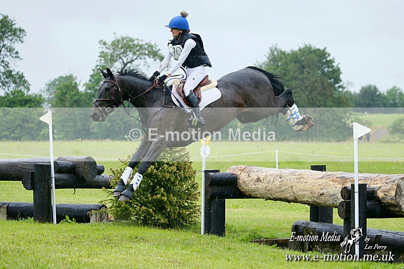BE 180621 0508a - Equestrian