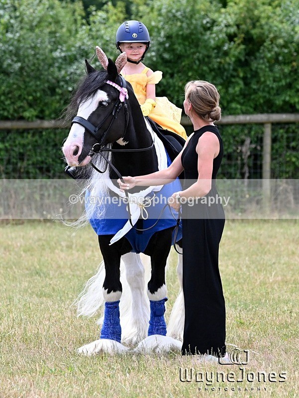 WJ6_8184 - Nancy & Churchill's first Show 22-06-25