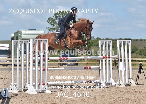 JAC_4640 - CLASS 7 Senior Foxhunter/ 1.20m Open