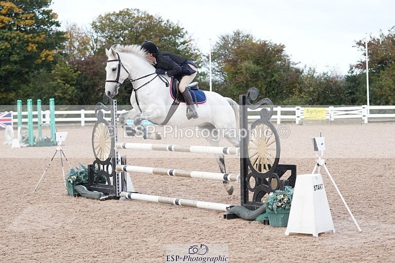 251005-101010-02472 - Cls 22 British Novice and 90cm