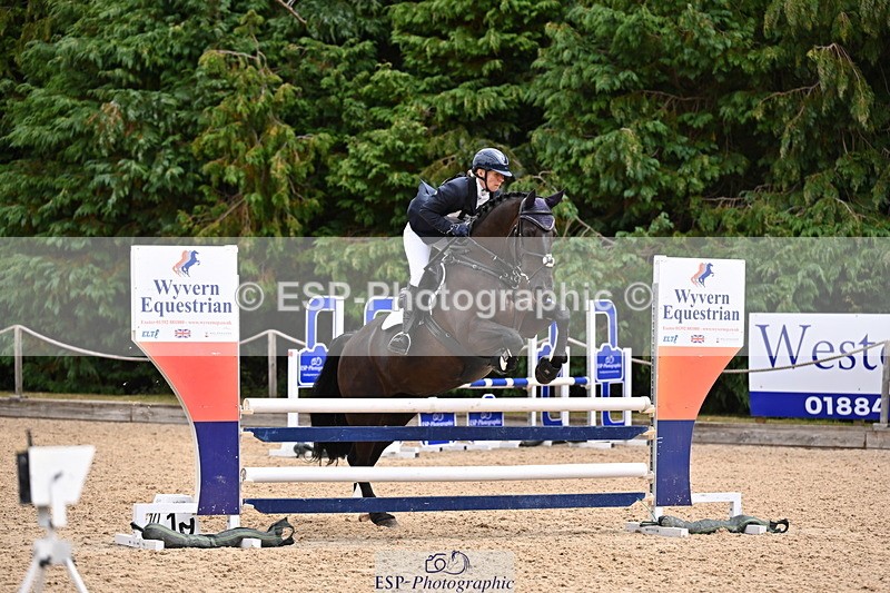 250802A-112854-02567 - B-075-Laura.Pritchard-SILKY