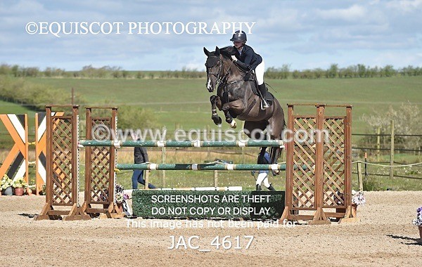 JAC_4617 - CLASS 11 SAT Andrew Hamilton Coach, RHS Foxhunter Championship Qualifier