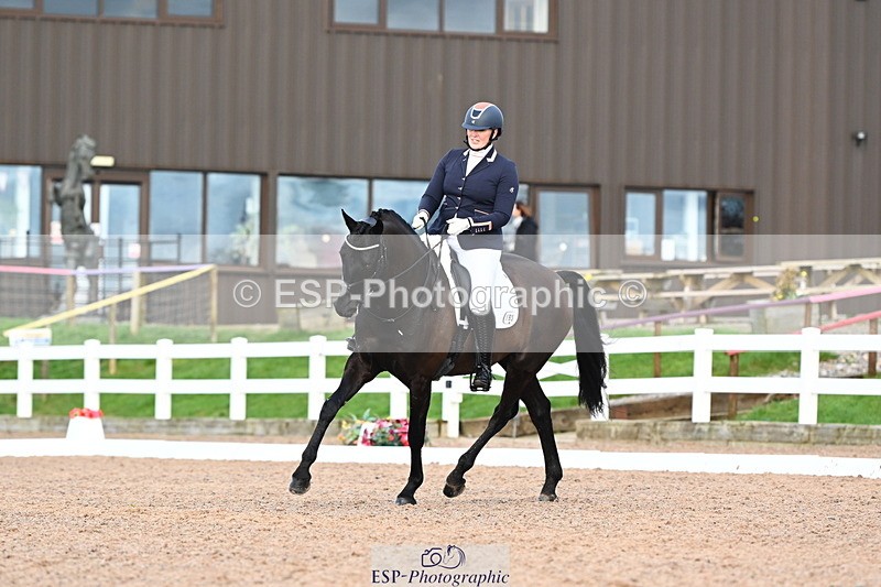 240218A-150933-09016 - 193-SARAH.RIDD-FIRST.KISS