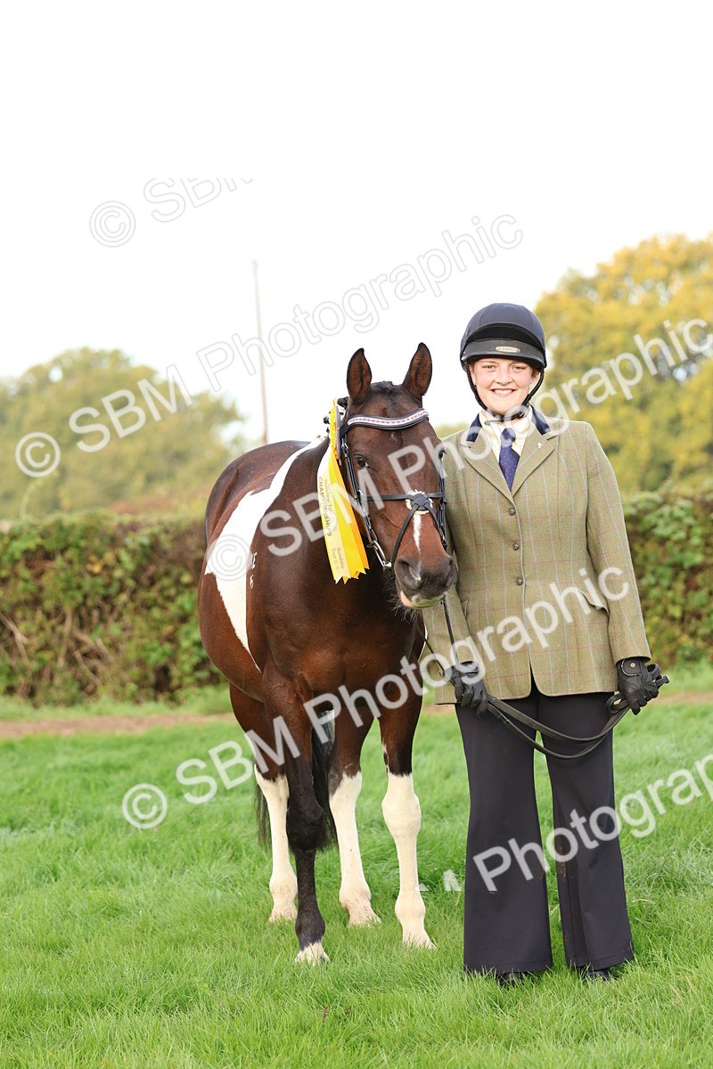 SBM_54913 - S39 - Starters In Hand Showing