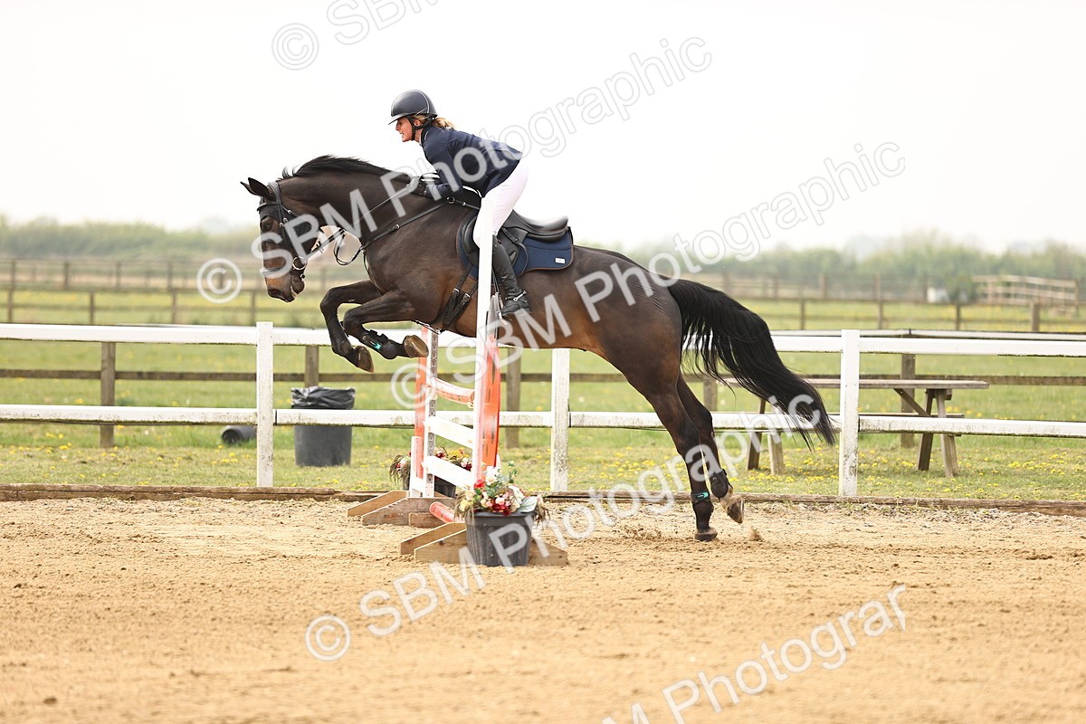  - Class 15 - Senior British novice - 90cm