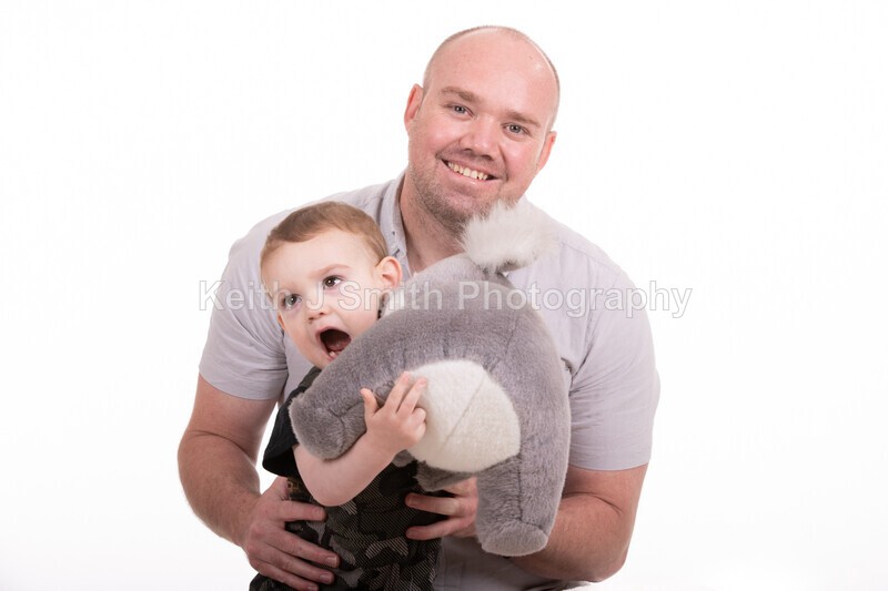 2KJS2775 - Jannie, Kristen & family. Studio