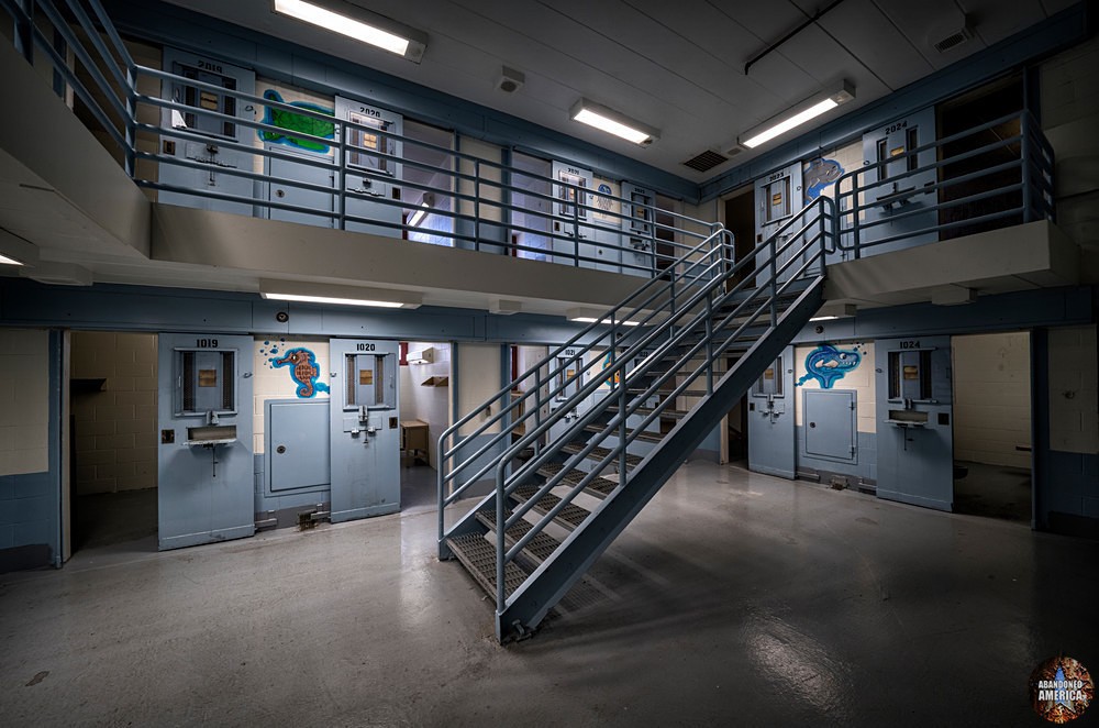 Western State Penitentiary (Pittsburgh, PA) | Odd Aquatic Decorations - Western Penitentiary