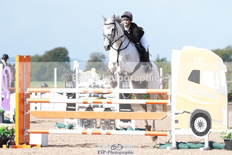 250913-121221-06835 - Cls 15 Snr Foxhunter