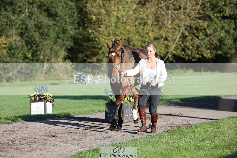 241027-090252-14986 - 328-Zara.Head-FOURFIELDS.LOVEHEART