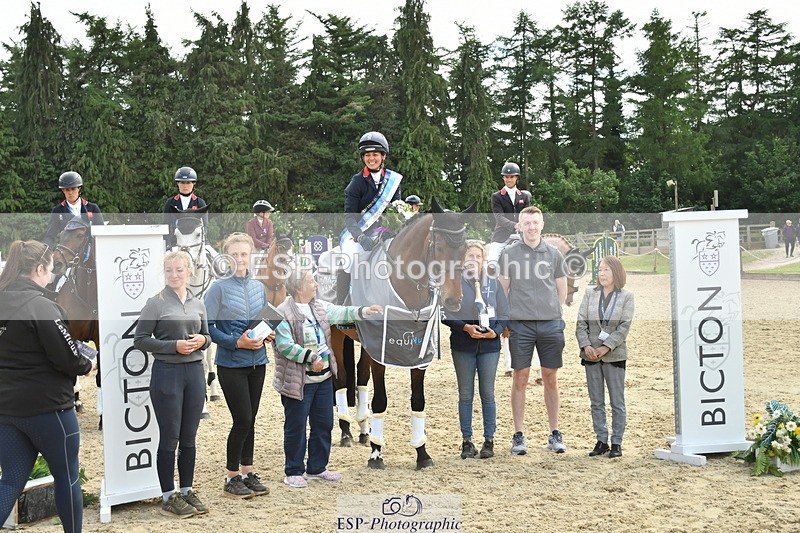 250525A-161218-18896 - Presentations Section C CCI 2 Star Long