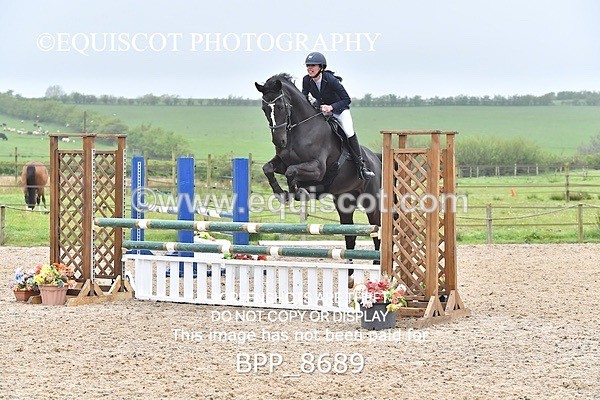 BPP_8689 - CLASS 24 SUN Senior BritiNovice/ 90cm Open