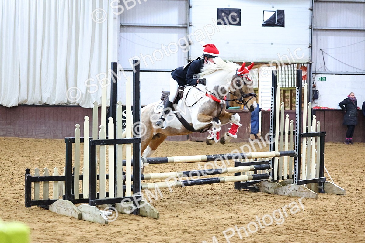 SBM_001625 - Class 4 - Festive Fences - 70cm
