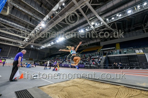 AgeInd25SUN-923389 - Field Female