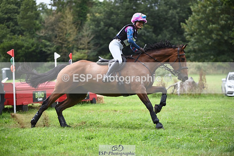 240804-131508-14185 - 464-Tichy_Sanders-SPARHANGER_VELVET