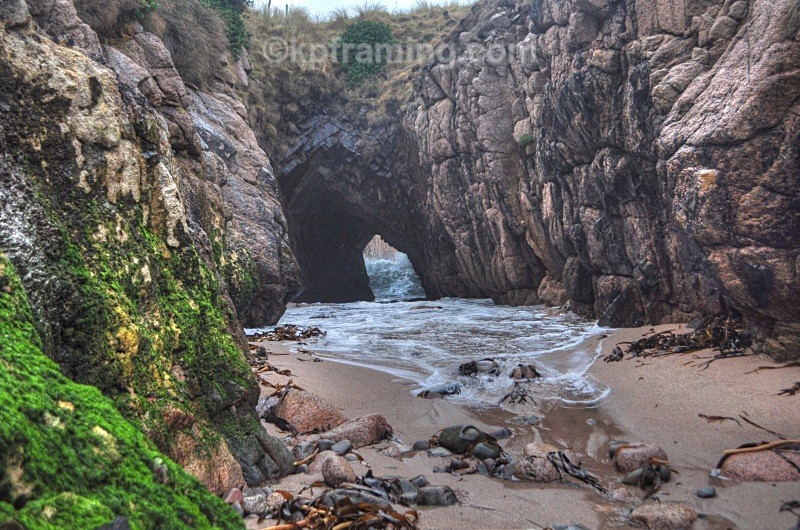 cave with the white water comming - pictures of cruit island golf course caves beaches and owey&Arranmore Island)