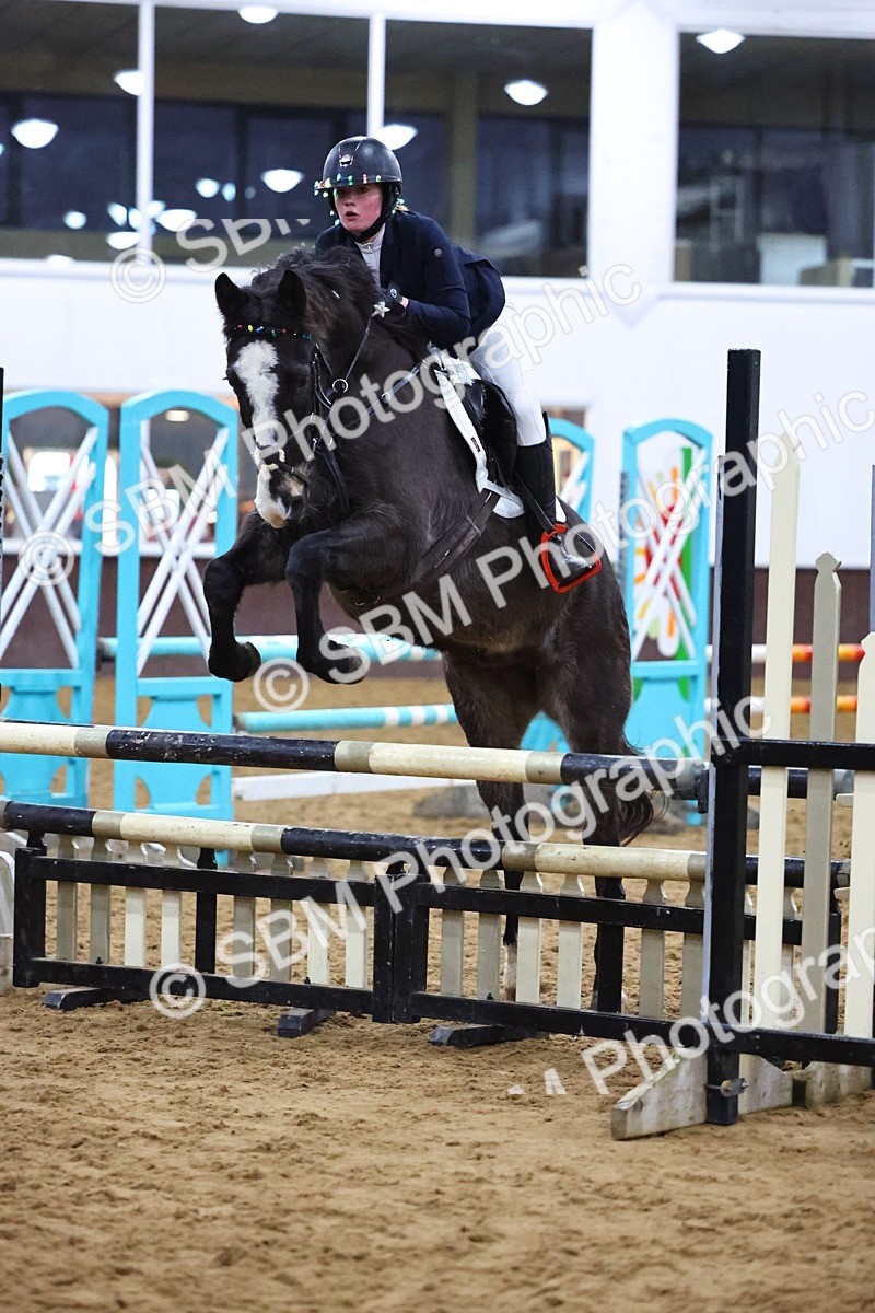 SBM_002845 - Class 6 - Holly & Ivy Stakes - 90cm