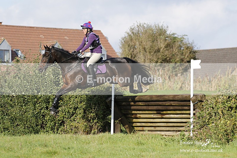  WWHT 171021 3898 - Open (1.00m)  17/10/21