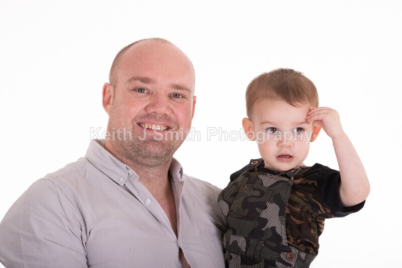 2KJS2749 - Jannie, Kristen & family. Studio