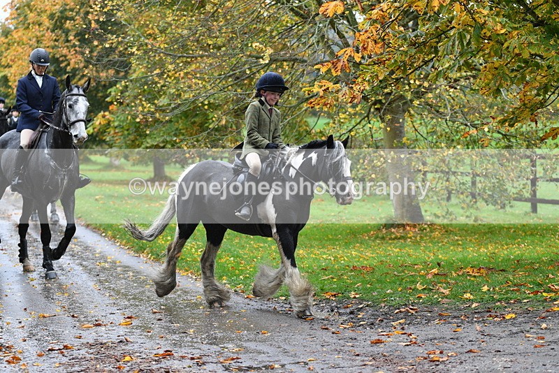 WJ5_6304 - B&B walk back for Hunt Tea !