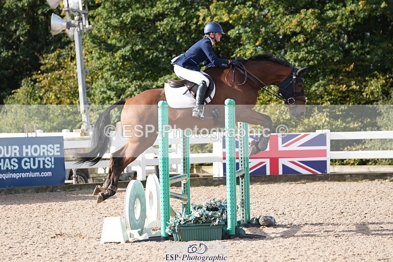 251005-103025-02563 - Cls 22 British Novice and 90cm