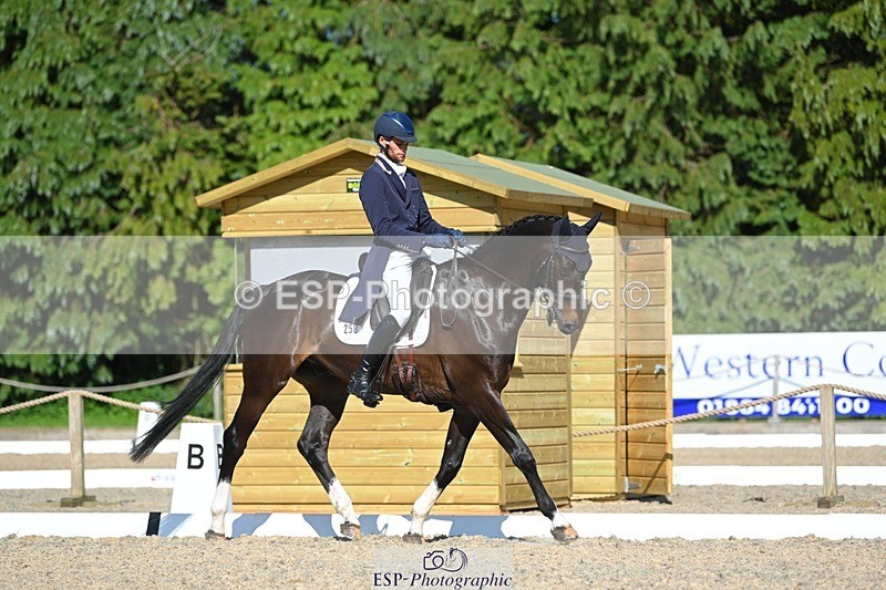 230526-165430-07434 - 258-DHI_KING_NELSON-Barnie_Brotherton-WEDTrotUp+DR